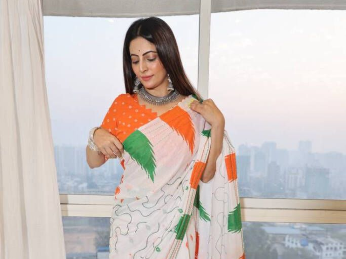 beige colour saree or tricolour saree - Photo Gallery