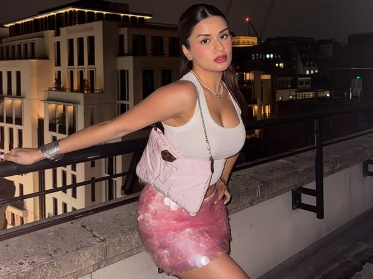 Avneet Kaur's Pink Sequin Short Skirt - Photo Gallery