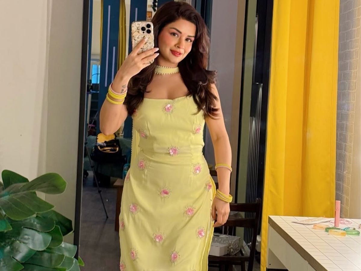 Avneet Kaur ने करवाया लेटेस्ट फोटोशूट, पीला सूट पहनकर देसी लुक में ढाया कहर - Photo Gallery