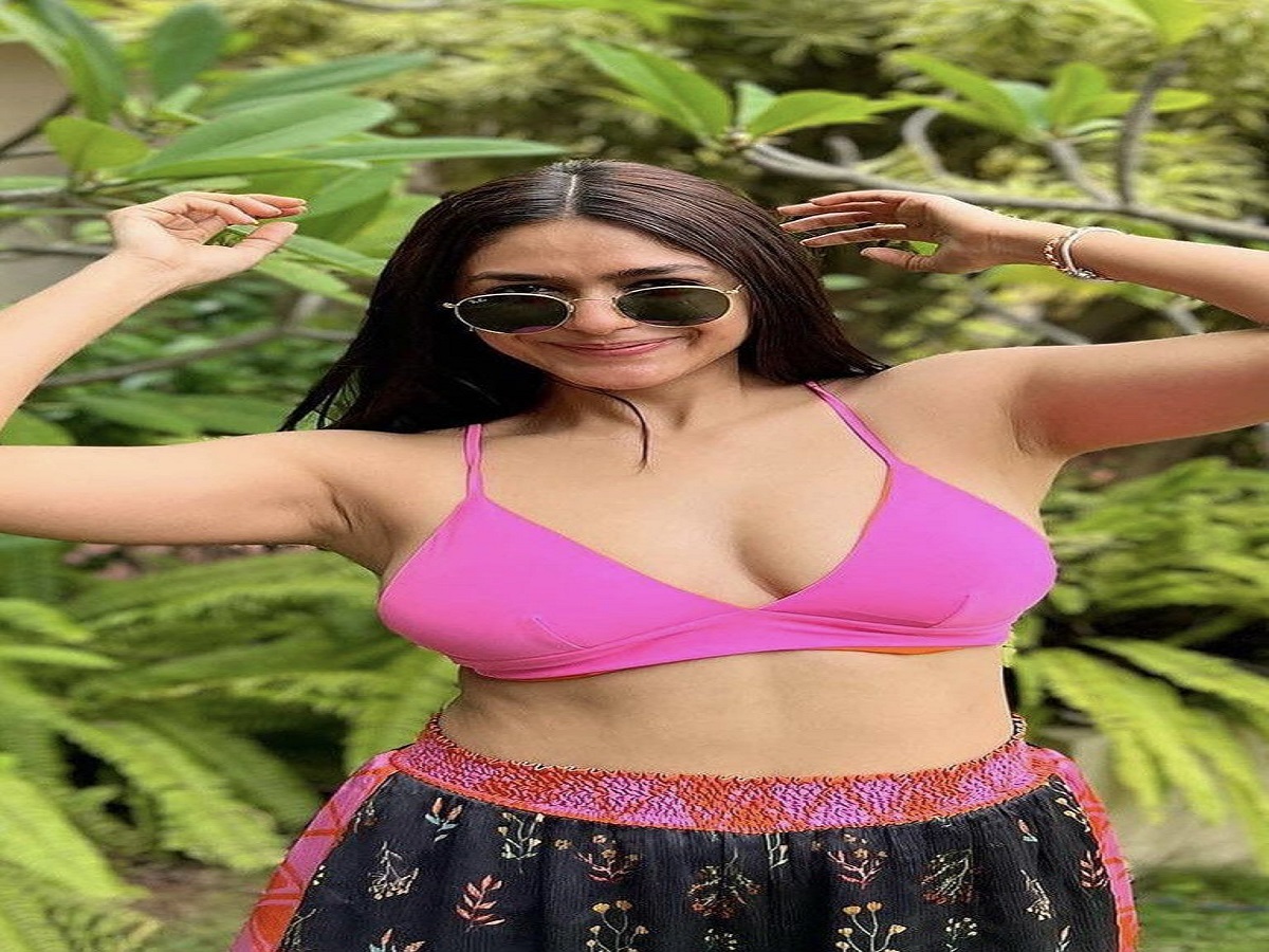 Mrunal Thakur: मृणाल ठाकुर की अब तक का सबसे बोल्ड तस्वीरें! अलग-अलग ड्रेस में कहर ढाती दिखीं, फोटोज ने बढ़ाया सोशल मीडिया का टेंपरेचर - Photo Gallery