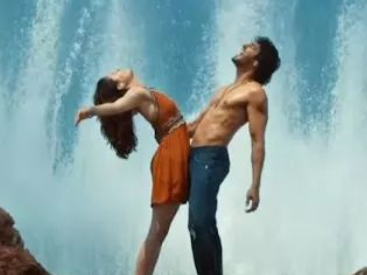 Most Popular Film Of 2025: 40 दिन से बॉक्स ऑफिस पर अडिग ये फिल्म, बिना किसी सुपरस्टार के बनी सुपरहिट - Photo Gallery