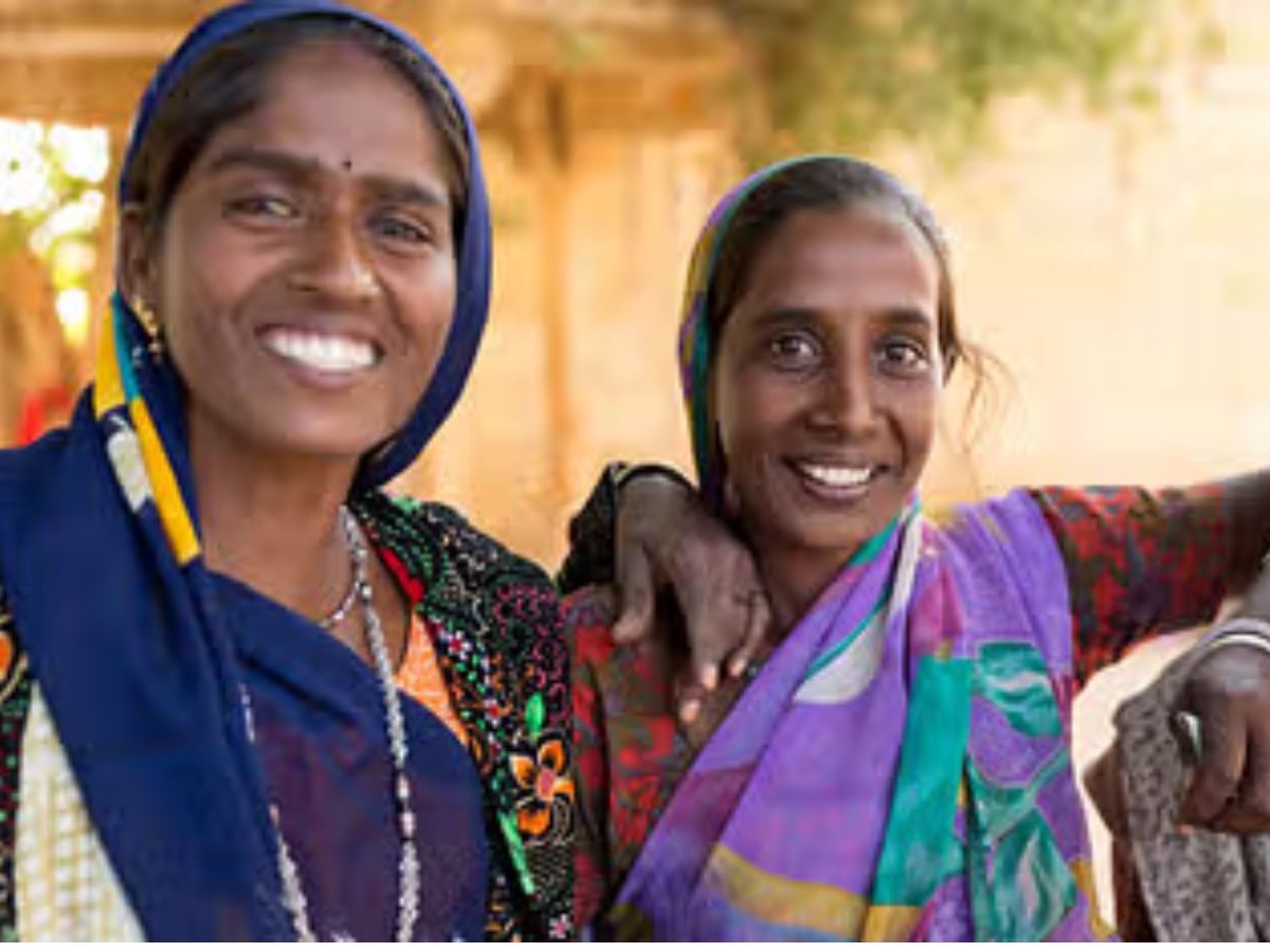 Bihar Chunav 2025 में महिलाएं बनी किंगमेकर, साथ ही नीतीश की सौगात और महिलाओं का बढ़ता भागीदार बना बिहार का नया राजनीतिक चेहरा - Photo Gallery