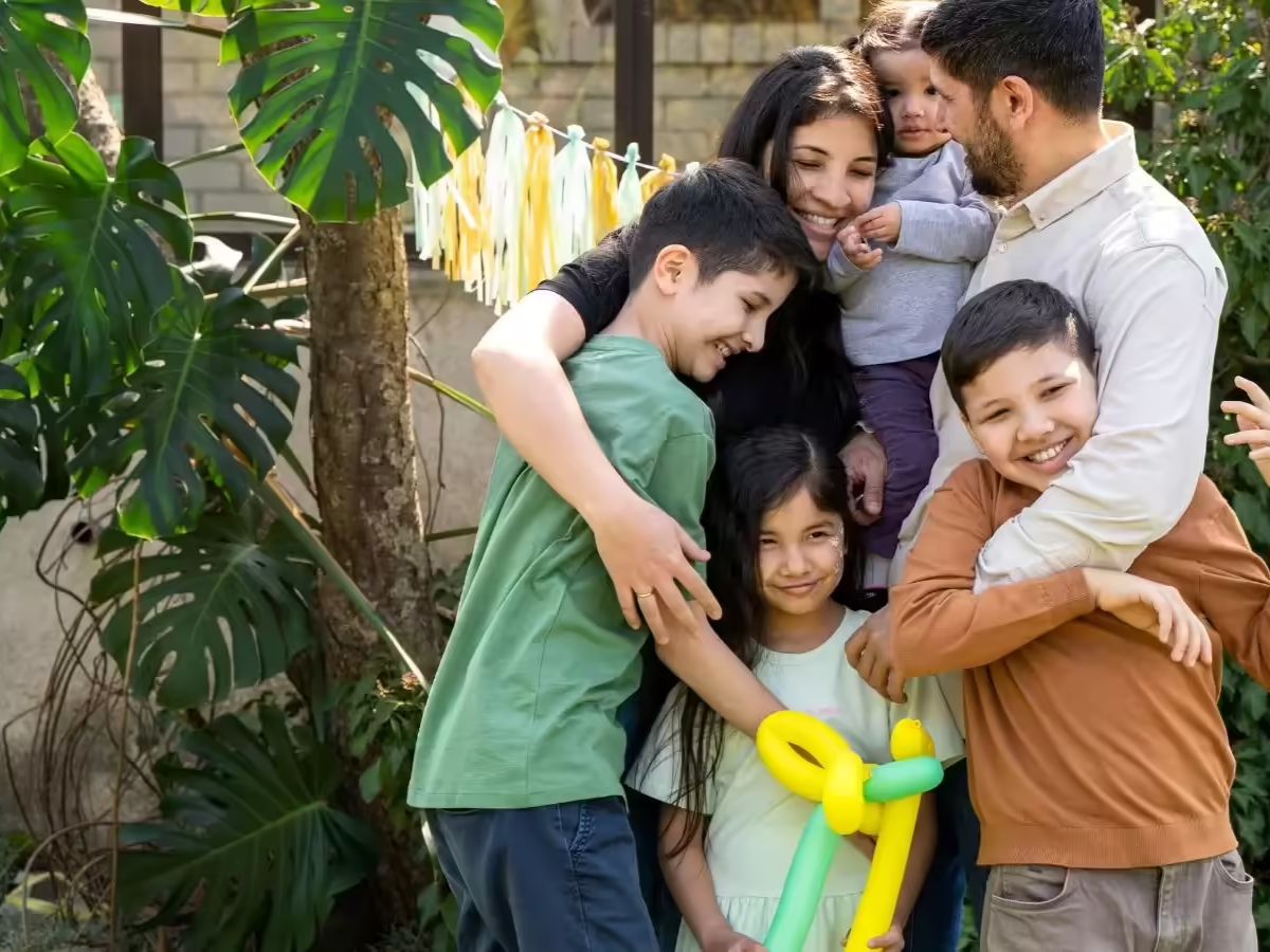 OTT प्लेटफॉर्म्स पर थ्रिलर वाली वेब सीरीज से लो ब्रेक, और वीकेंड पर घर बैठे परिवार संग देखो ये ठहाको से भरी वेब सीरीज - Photo Gallery