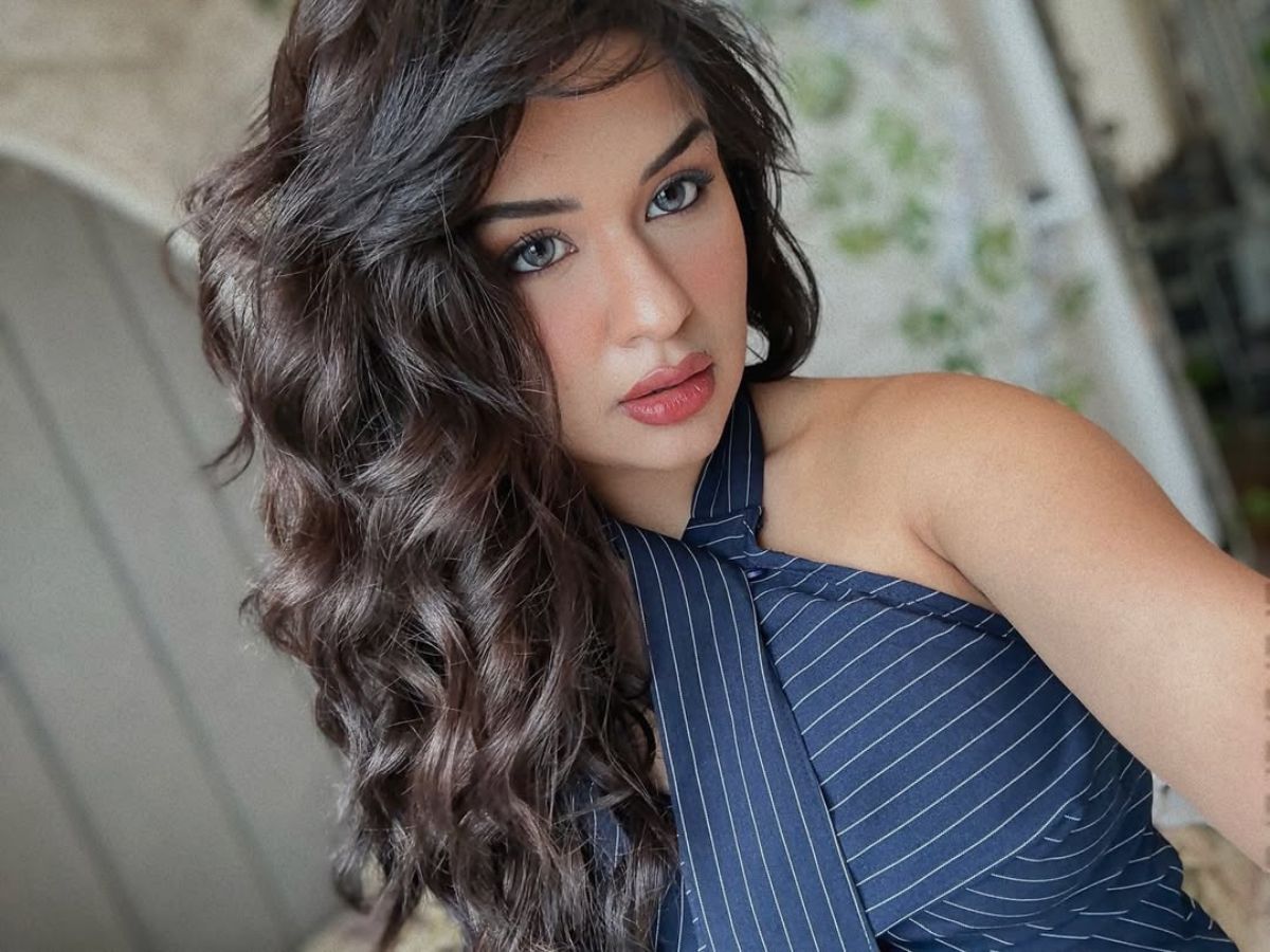 Hot लुक में नजर आई ये एक्ट्रेस ने मचाया सोशल मीडिया पर बवाल और लगाई इंटरनेट पर आग। - Photo Gallery