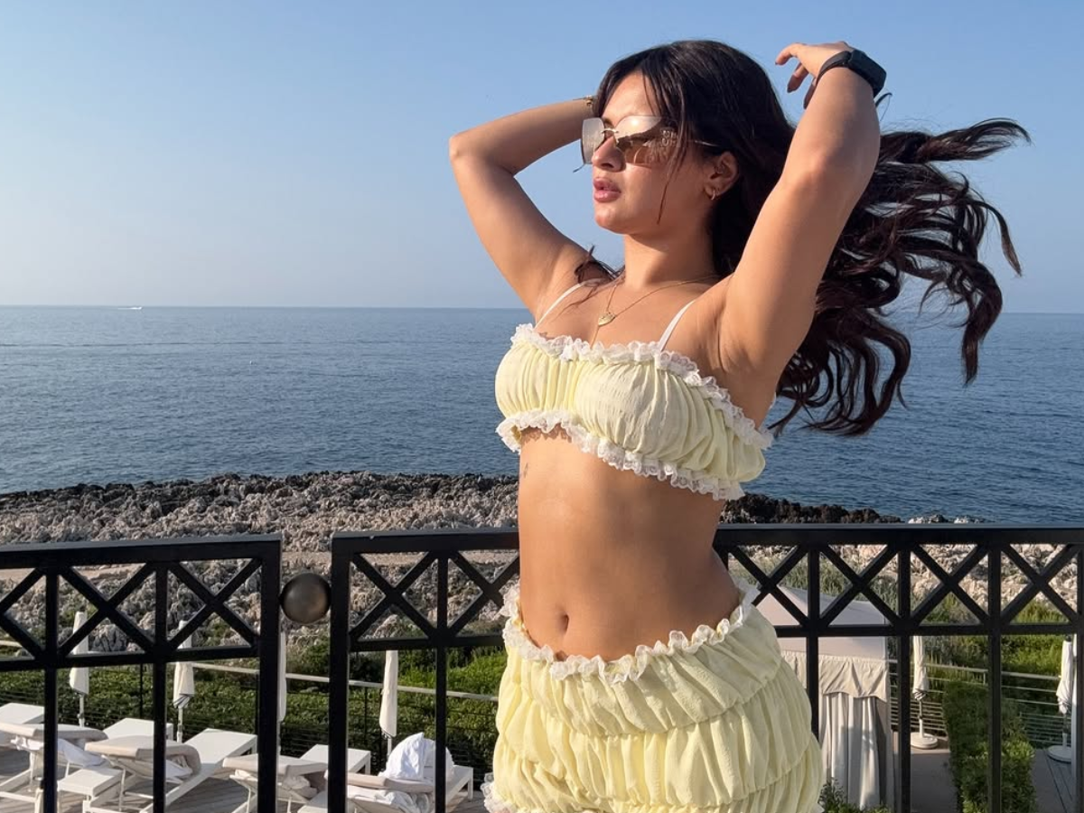 Avneet Kaur showcased her beauty in a bold and sexy style over the weekend. - Photo Gallery