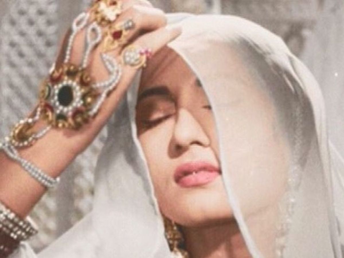 Success of the song - Photo Gallery