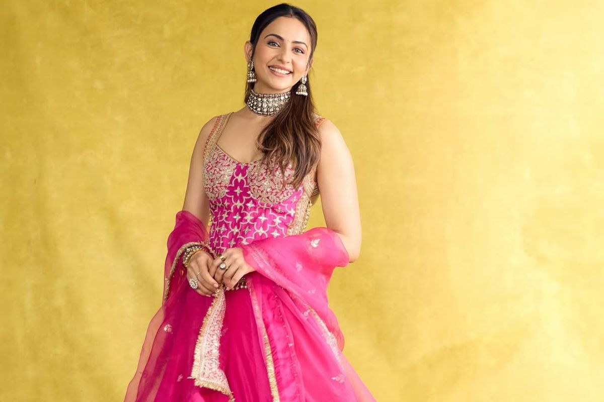 Rakul Preet का एथनिक लुक बना Ganesh Chaturthi की शान, भक्ति और खूबसूरती का दिखा ट्रेडिशनल चार्म - Photo Gallery