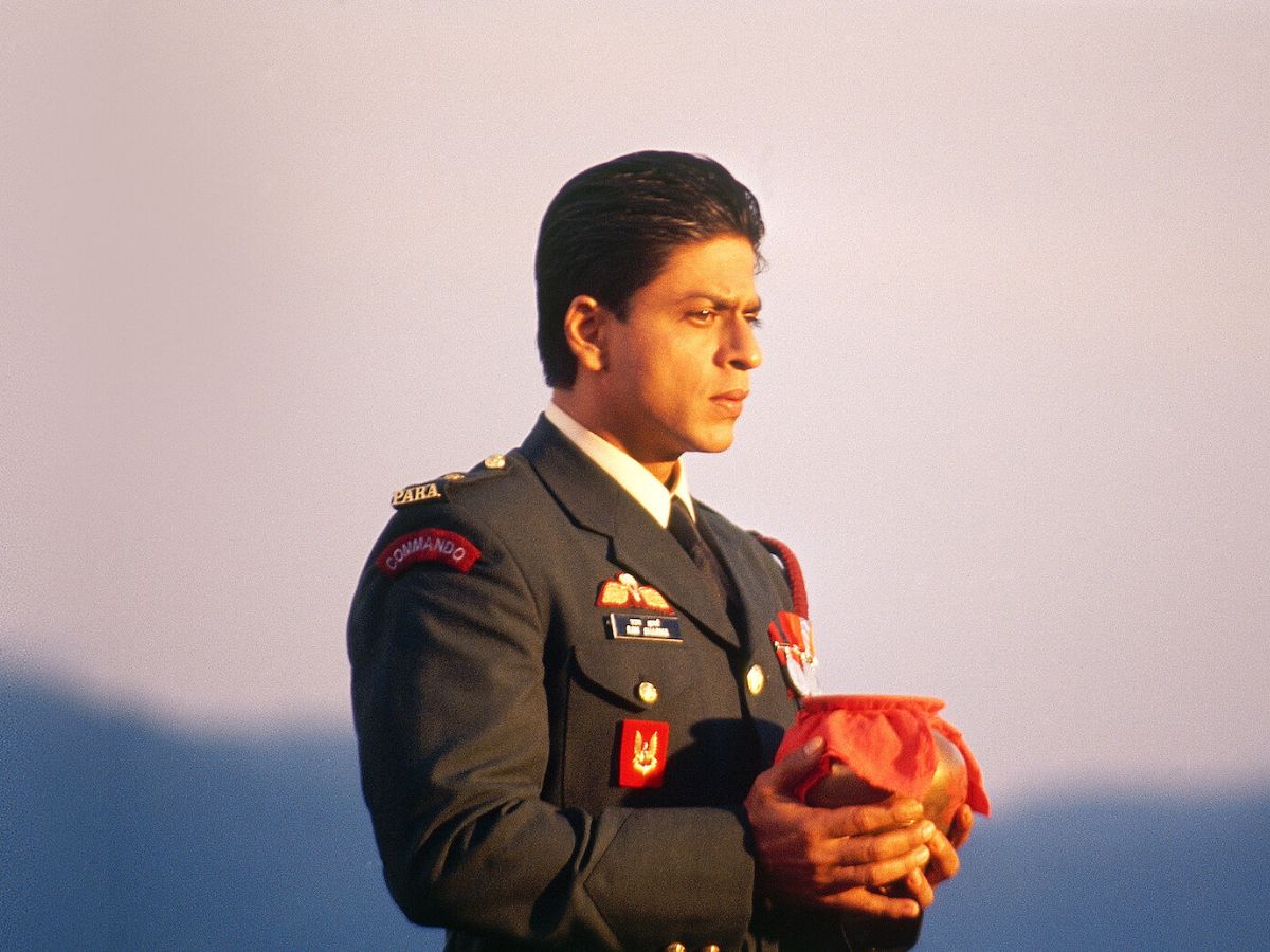 Shah rukh khan की कुछ ऐसे देश भक्ति से जुड़ी फिल्में जो बना देंगी आपको भी एक सच्चा देश भक्त, जिस में शामिल है Jawan भी। - Photo Gallery