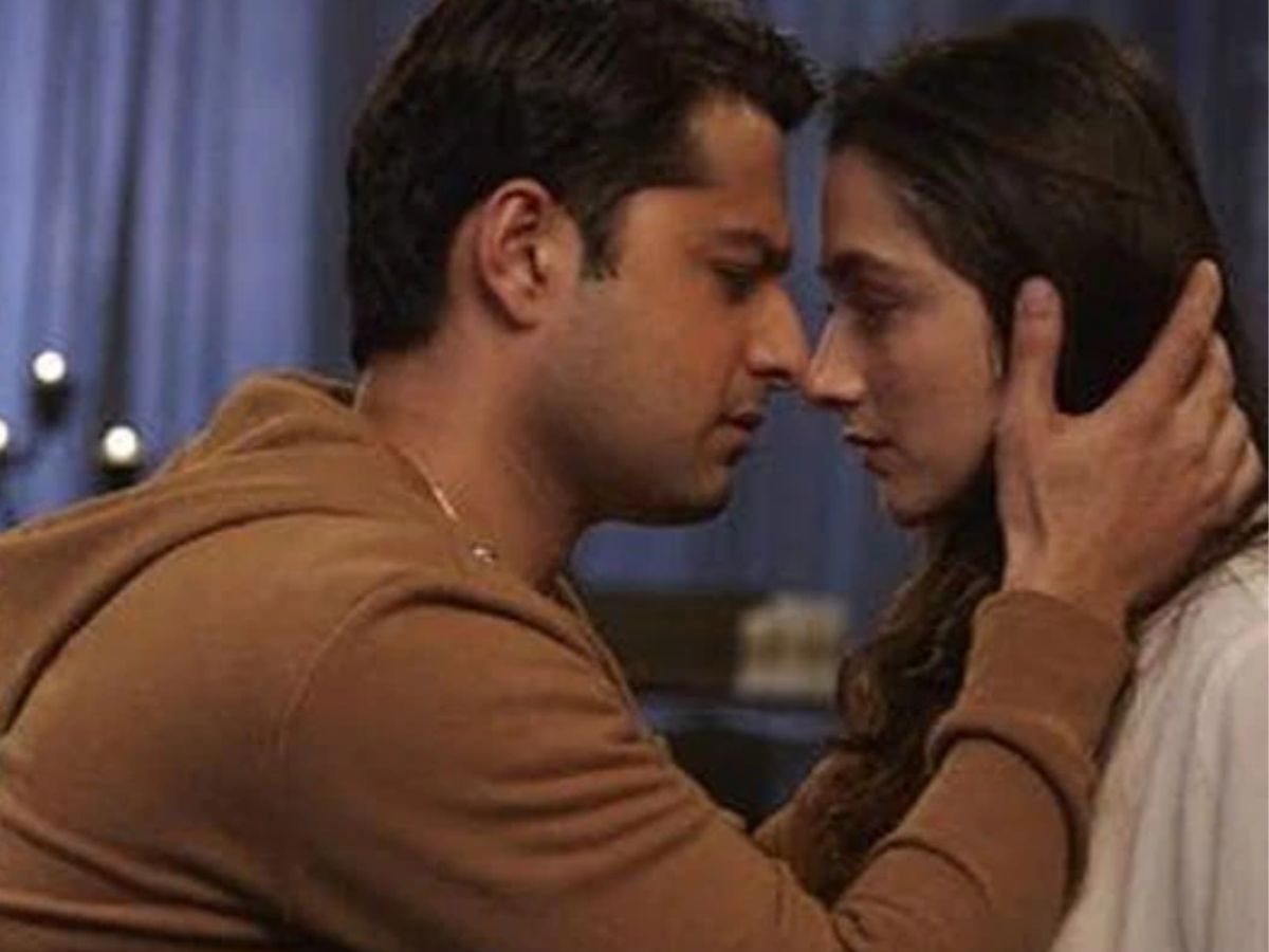 शर्म-हया की सीमाए लांग कर टीवी की इन संस्कारी एक्ट्रेसेस ने दिए थे बोल्ड सीन्स, देख लोगों के उड़े थे होश और फटी रह गई थी आखें - Photo Gallery