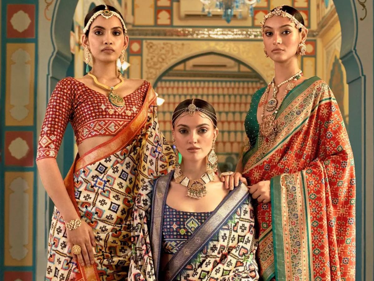 Ganesh Chaturthi 2025: गणेश चतुर्थी पर महाराष्ट्रीयन लुक के लिए ट्राय करें ये लेटेस्ट डिजाइन वाली साड़ियाँ, खूब मिलेंगे कॉम्प्लीमेंट्स - Photo Gallery