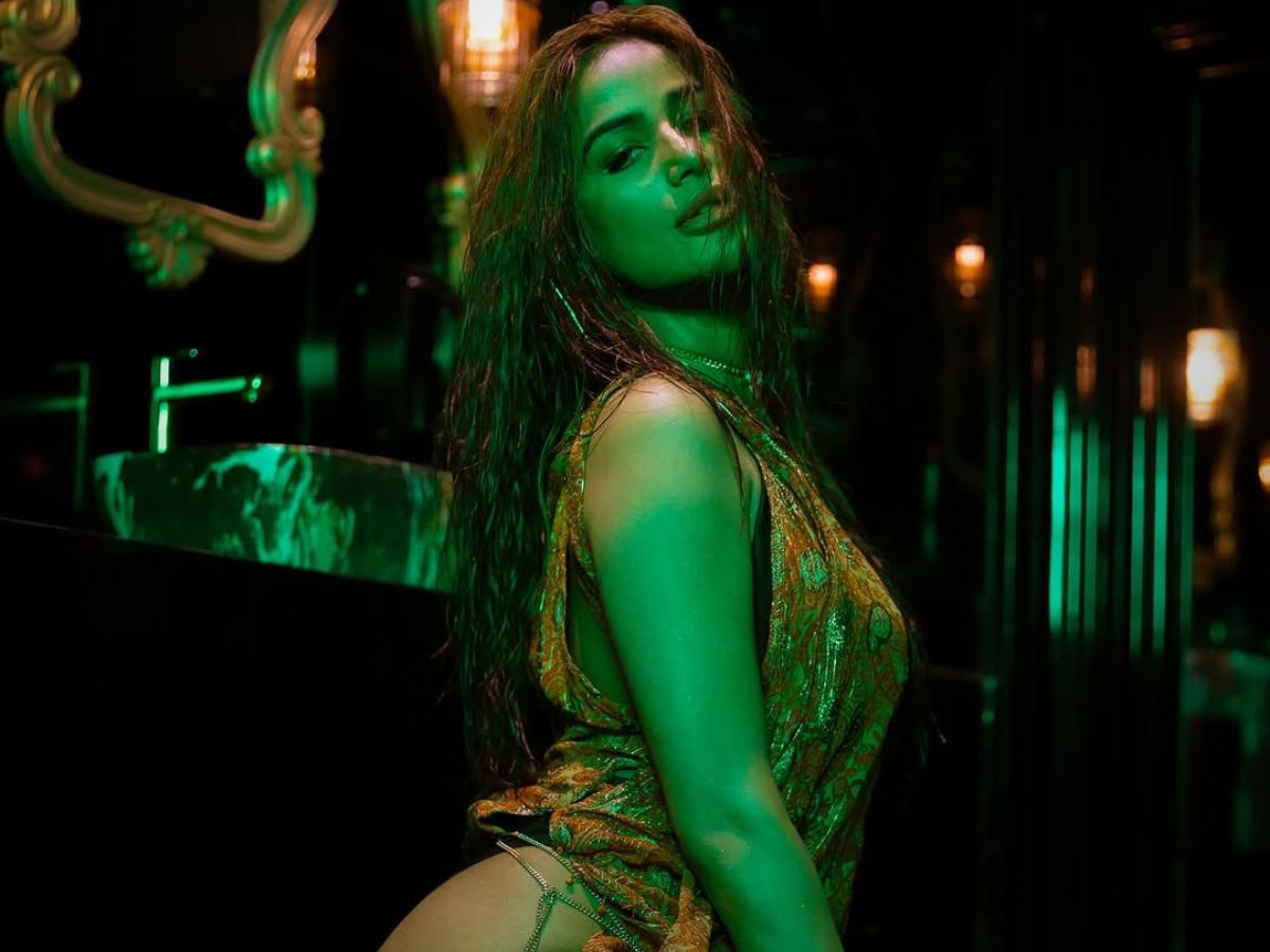 Poonam Pandey ने बिखेरा अपने हुस्न का जलवा, उनके अंदाज और पोज की बोल्डनेस देख इंटरनेट पर लगी आग - Photo Gallery