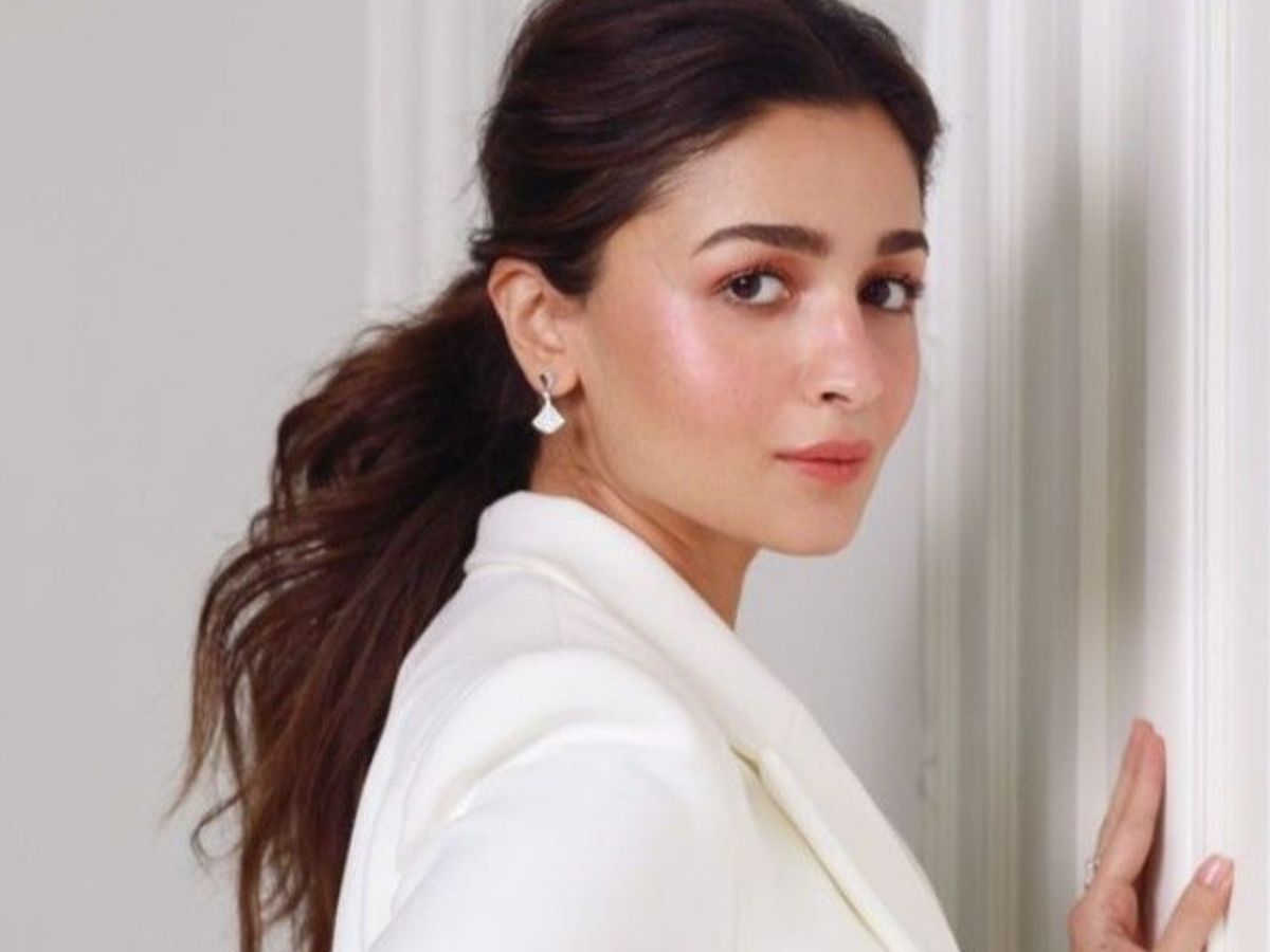 Alia Bhatt का ‘नो मेकअप’ लुक हुआ सोशल मीडिया पर वायरल, फैंस हुए फिदा - Photo Gallery