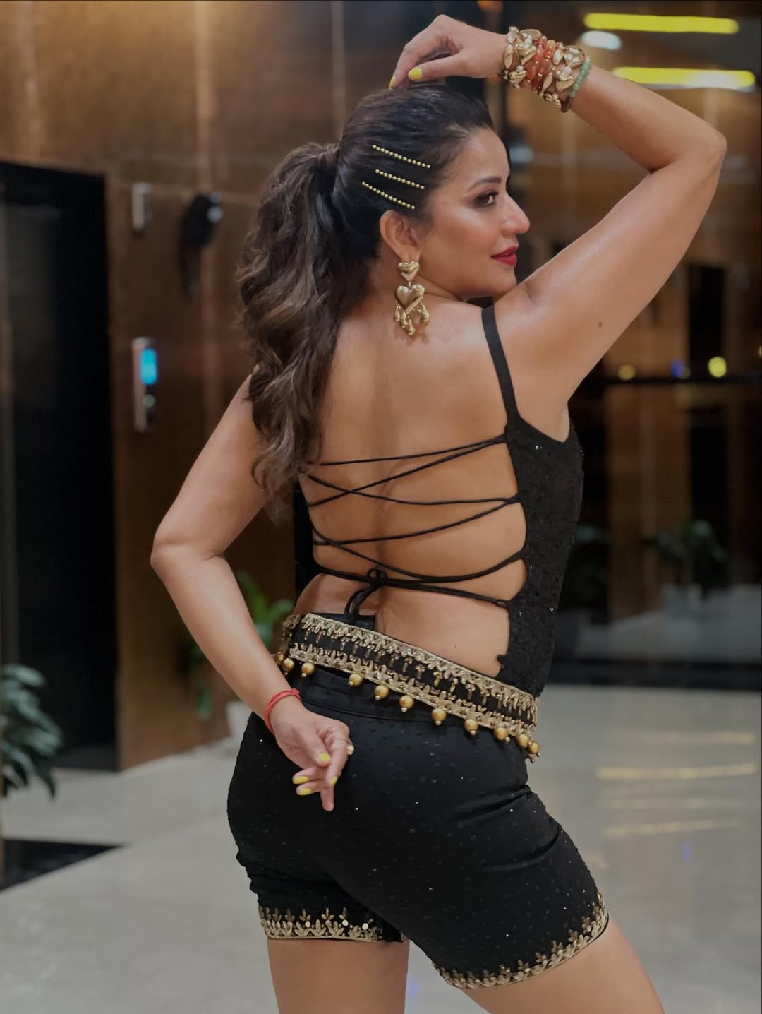 bhojpuri-actress-monalisa-gave-bold-poses-in-a-very-short-backless-black-dress-fans-fell-in-love-with-her-sexy-figure Monalisa Sexy Figure
