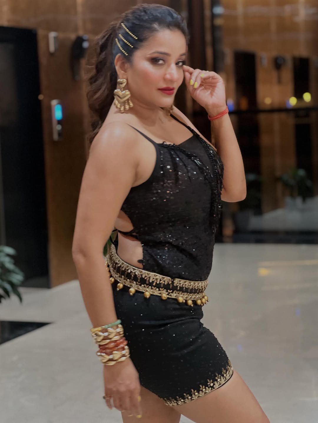 bhojpuri-actress-monalisa-gave-bold-poses-in-a-very-short-backless-black-dress-fans-fell-in-love-with-her-sexy-figure Monalisa latest photoshoot