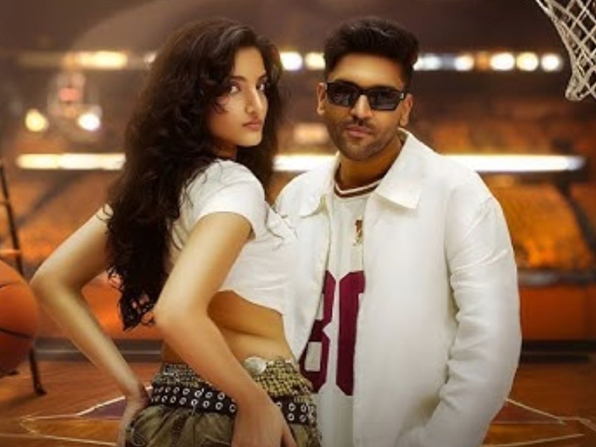 Anshika did sexy dance moves in the song azul - Photo Gallery