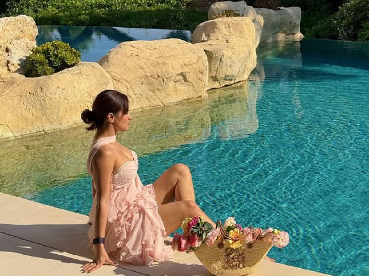 Avneet Kaur की इन तस्वीरों नें अपने Bold Looks से इंटरनेट का बढ़ाया टेंपेरेचर - Photo Gallery