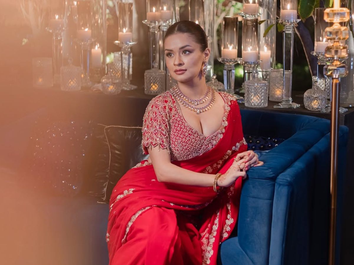 Avneet kaur ने अपने साड़ी लुक में दिखाया सेक्सी और कर्वी फिगर, देख फैंस के दिलों की धड़कन हुई तेज ! - Photo Gallery