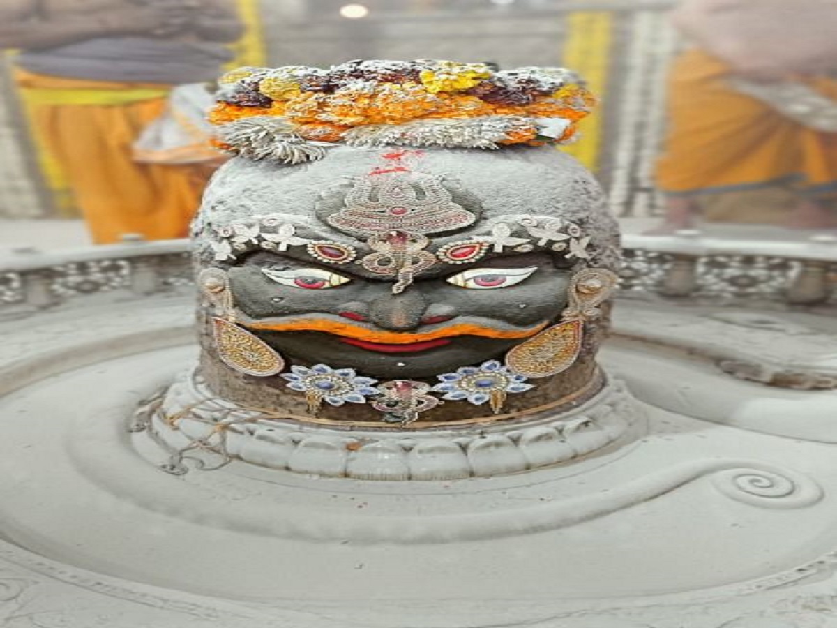 Mahakal Bhasma Aarti: “महाकाल की भस्म आरती में पहुंचे थें विराट कोहली और अनुष्का शर्मा, क्या अनुष्का ने देखी थी भस्म आरती ? जानिए आरती के समय महिलाओं के घूंघट करने की प्रथा को - Photo Gallery