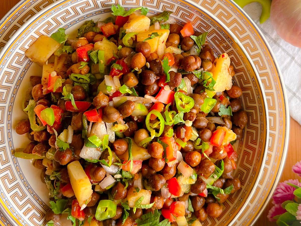 काले चने से बनाएं स्वादिष्ट और प्रोटीन से भरपूर रेसिपी, जो भूख भी मिटाए और सेहत भी बढ़ाए। - Photo Gallery