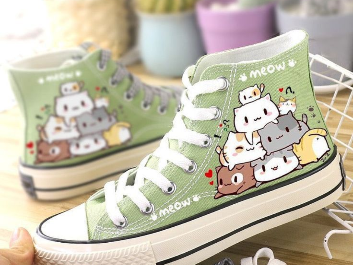 बड़ों से लेकर छोटे तक, हर उम्र के लोगों को पसंद हैं ये जूते। - Photo Gallery