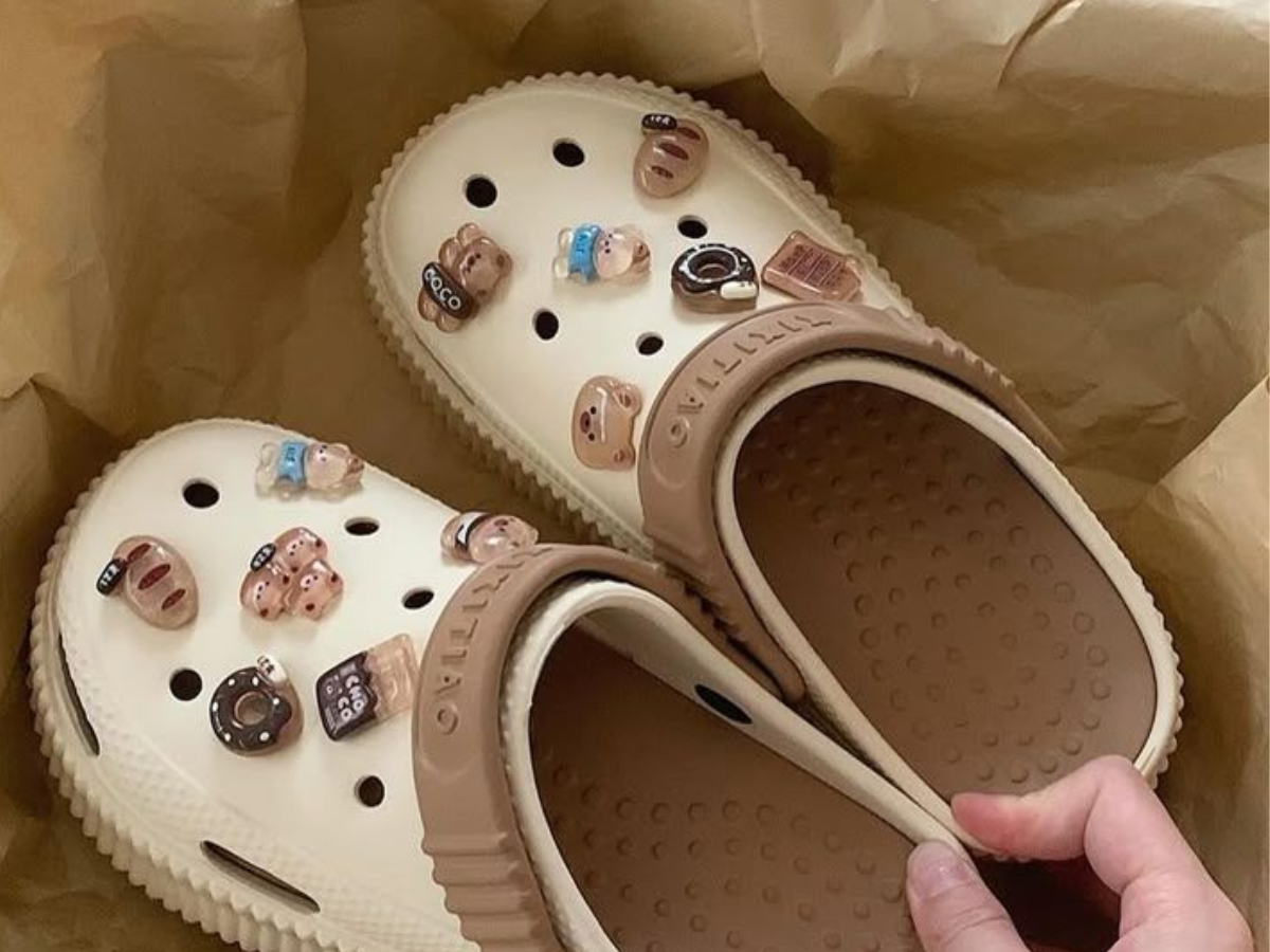 बड़ों से लेकर छोटे तक, हर उम्र के लोगों को पसंद हैं ये जूते। - Photo Gallery