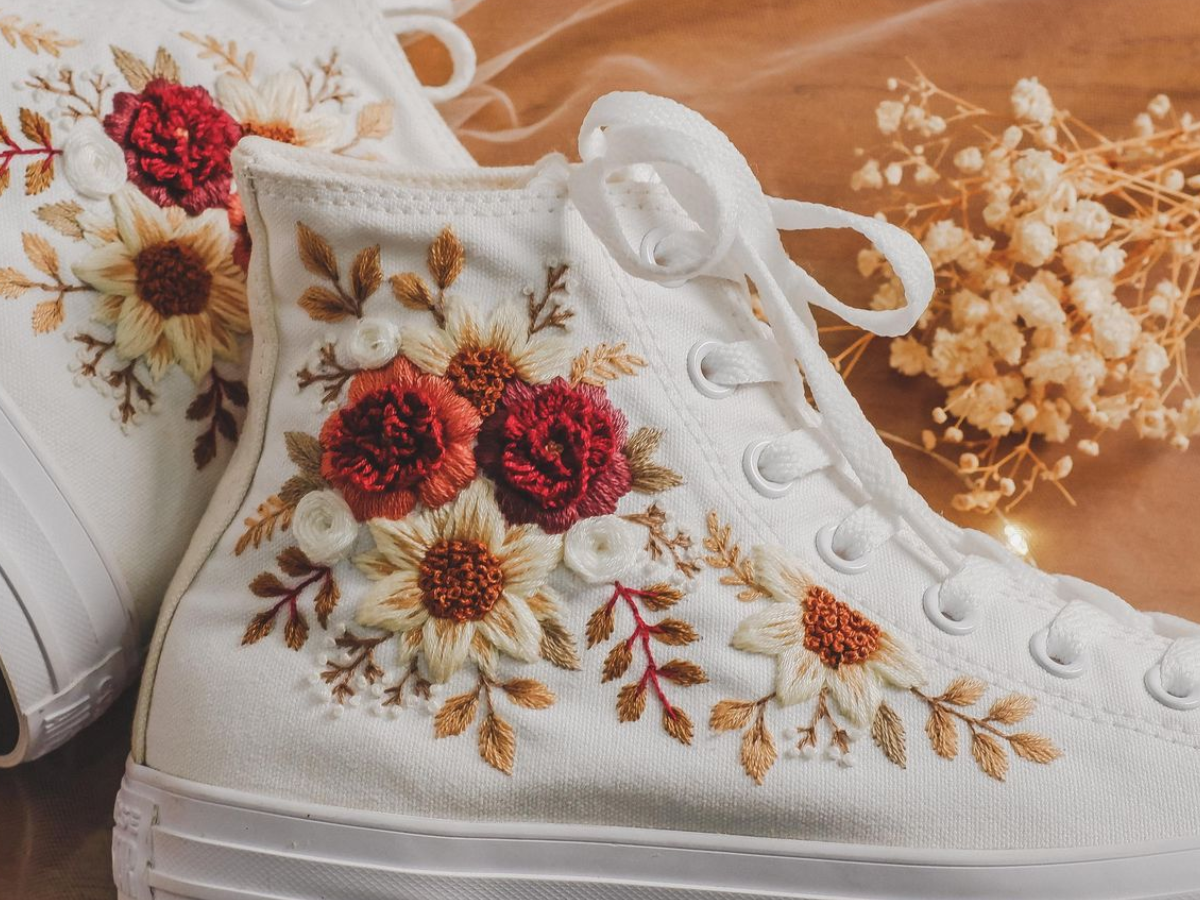 बड़ों से लेकर छोटे तक, हर उम्र के लोगों को पसंद हैं ये जूते। - Photo Gallery