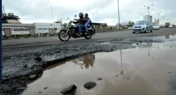 देश की राजधानी दिल्ली की सड़कों ने ली हजारों की जान, गड्ढों में समा गई कई मासूम जिंदगियां…