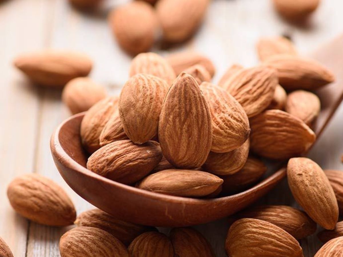 क्या आप भी झेल रहे हैं बैक पेन?तो आज ही अपनी डाइट में शामिल करें ये खास सुपरफूड्स