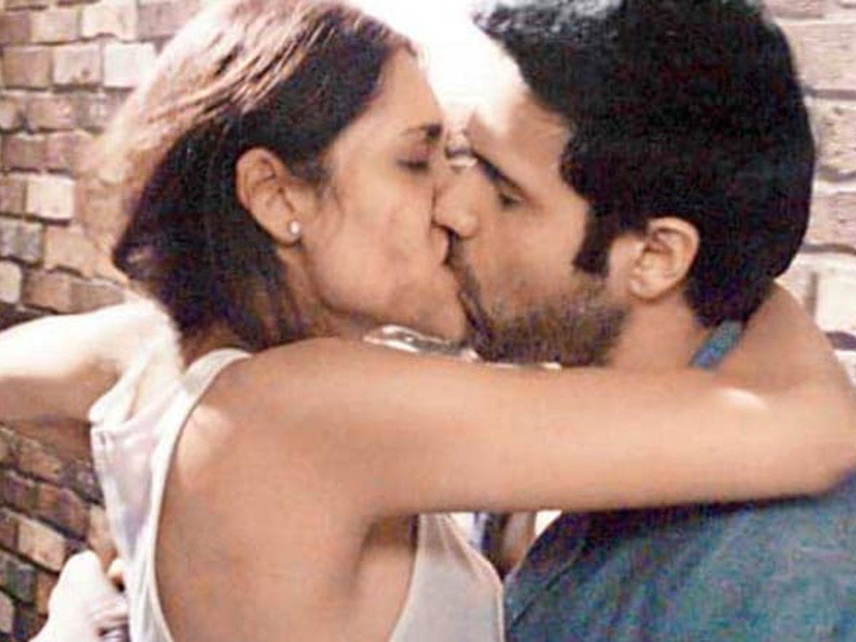 Emraan Hashmi Kiss Esha Gupta