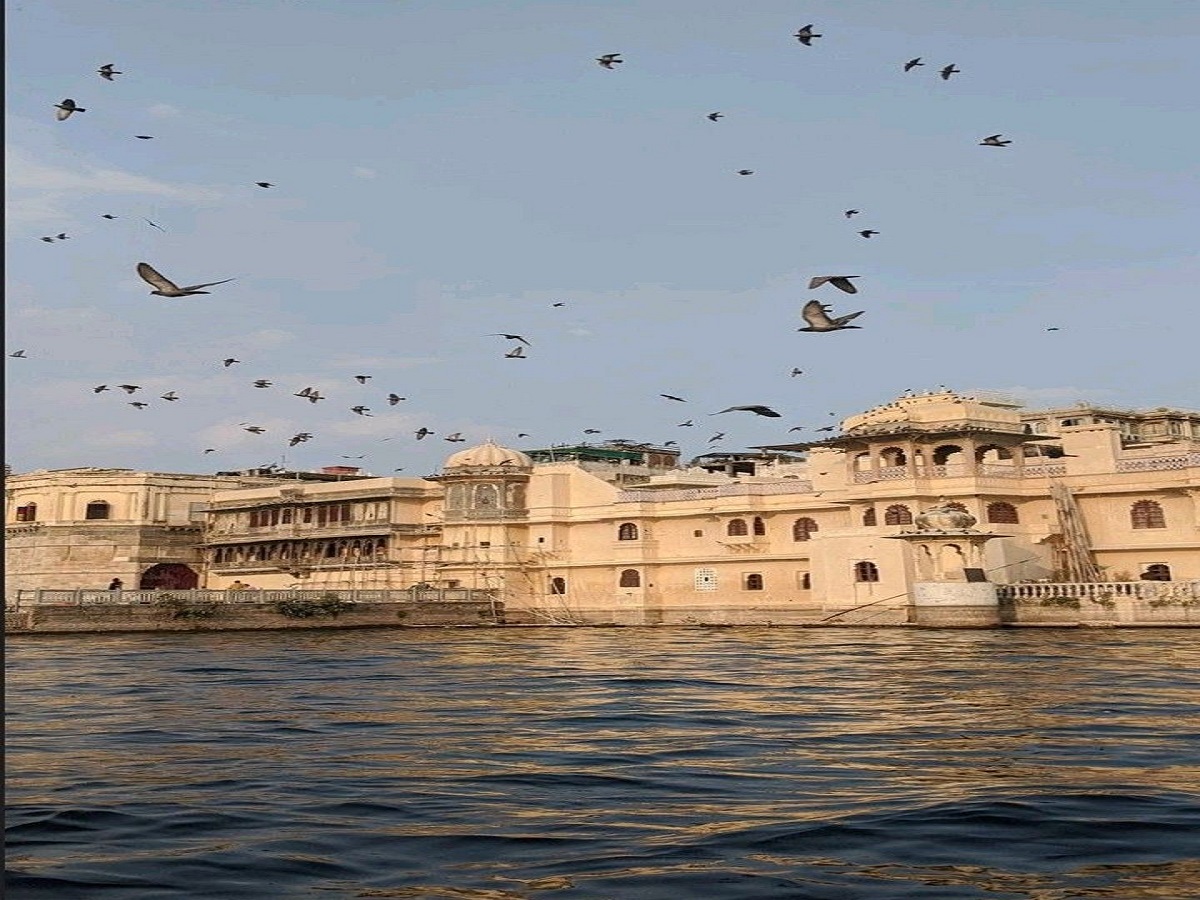 राजस्थान की झीलों की नगरी में बसा वह अद्भुत ताल, जो विदेशी पर्यटकों और रोमांटिक यात्राओं की पहली पसंद है - Photo Gallery