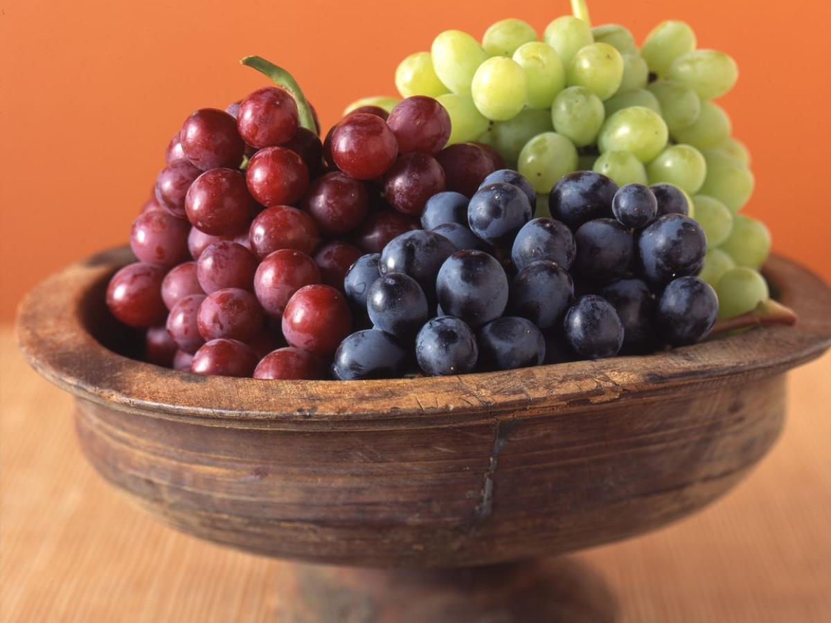 दुनियाभर के सबसे अधिक खाए जाने वाले स्वादिष्ट फल, जो आपके चेहरे को बनाए ग्लोइ और शरीर को बनाए फिट - Photo Gallery