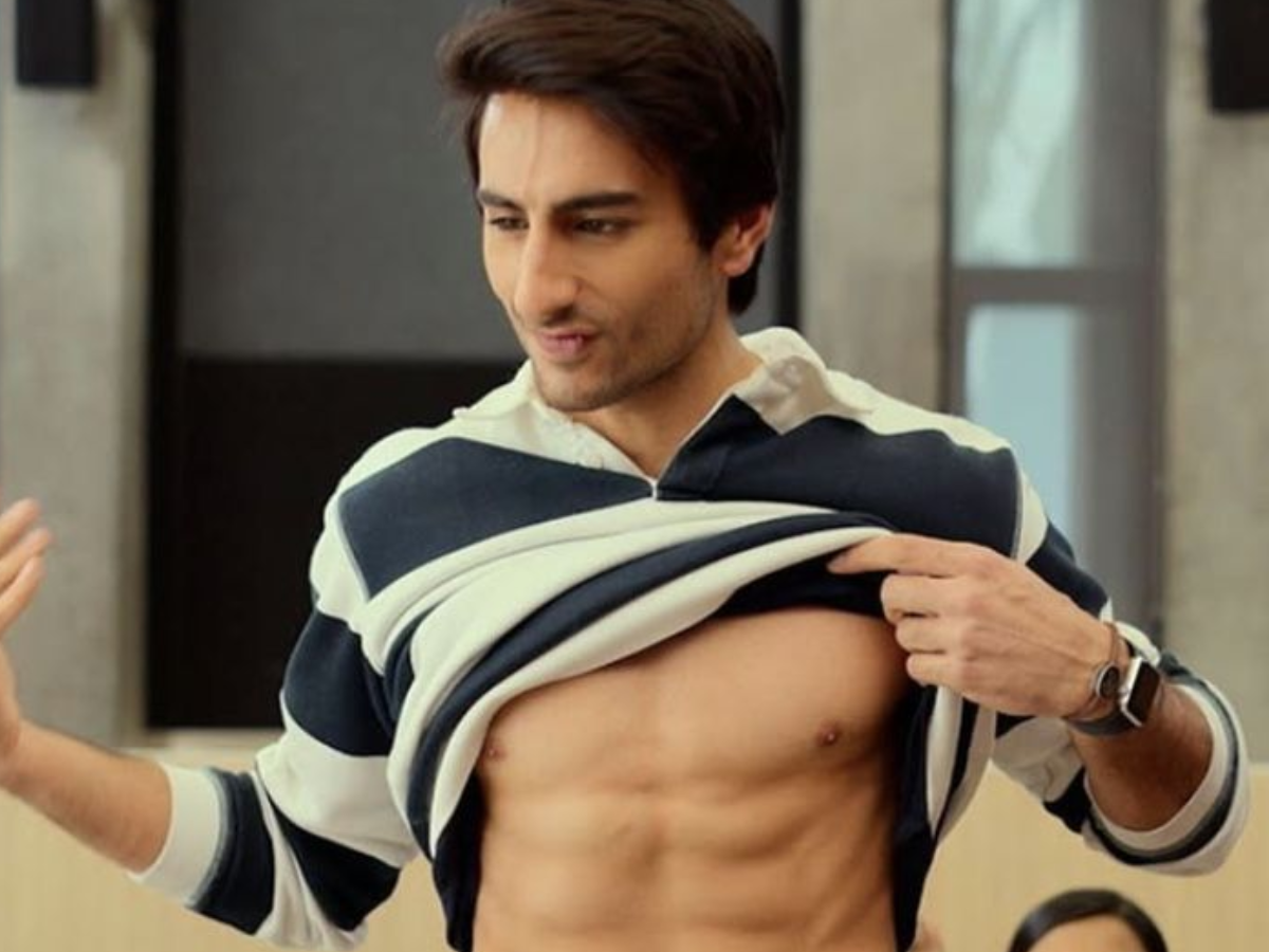 टॉप 6 Gen-Z Bollywood Actors जिनहोंने किया तगड़ा “ट्रांसफॉर्मेशन”, Sexy बॉड़ी देख आंखें रह जाएंगी खुली की खुली, वेदांग रैना से लेकर ईशान खट्टर हैं शामिल - Photo Gallery