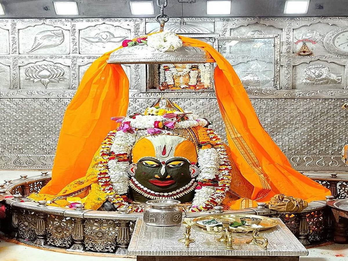 Mahakal Bhasma Aarti: “महाकाल की भस्म आरती में पहुंचे थें विराट कोहली और अनुष्का शर्मा, क्या अनुष्का ने देखी थी भस्म आरती ? जानिए आरती के समय महिलाओं के घूंघट करने की प्रथा को - Photo Gallery