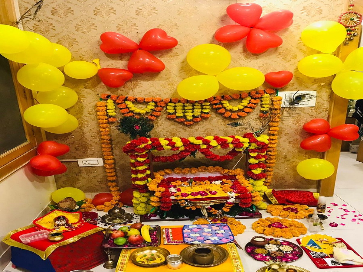 Janmashtami 2025 Decoration Ideas: जन्माष्टमी के लिए 5 शानदार सजावट आइडिया, जो आपके घर के मंदिर को बना देगें स्वर्ग से भी सुंदर - Photo Gallery