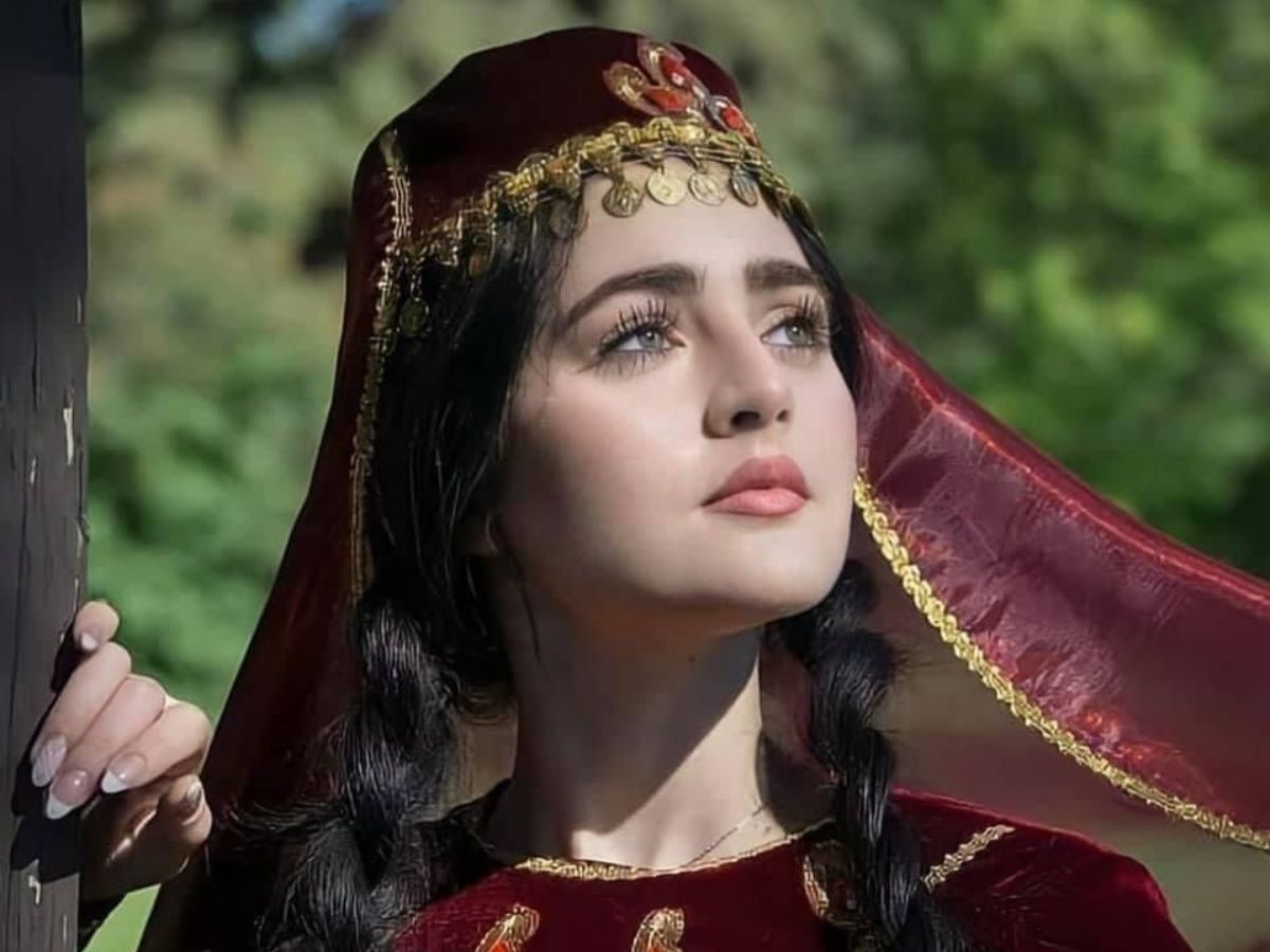 भारत में बसी हैं दुनिया की सबसे खूबसूरत लड़कियां, तस्वीरें देखकर रशियन फैंस भी रह जाएंगे दंग - Photo Gallery