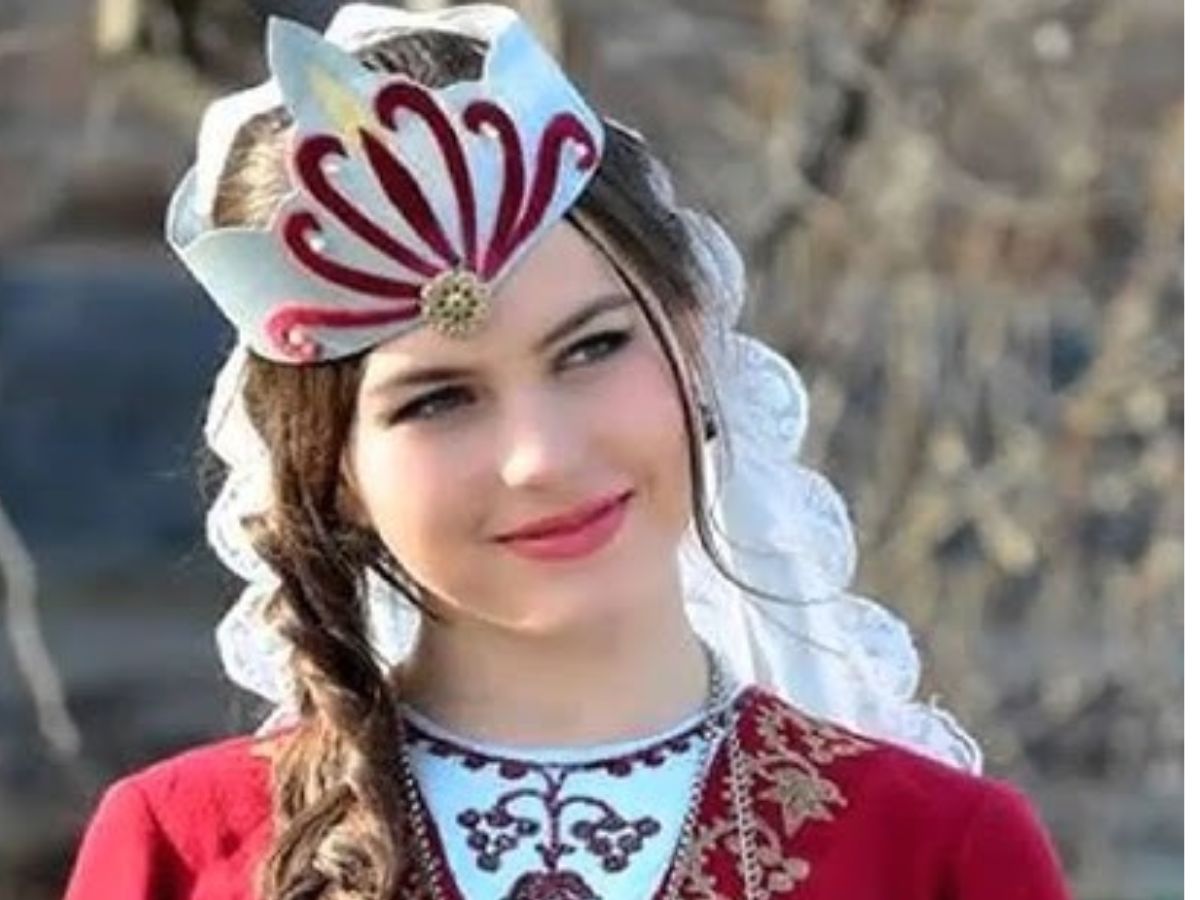 भारत में बसी हैं दुनिया की सबसे खूबसूरत लड़कियां, तस्वीरें देखकर रशियन फैंस भी रह जाएंगे दंग - Photo Gallery