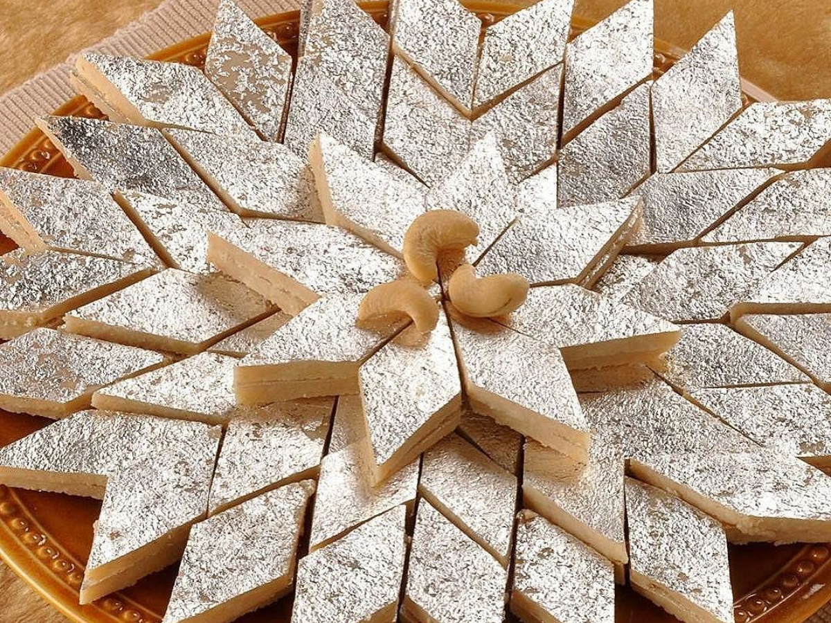 Rakshabandhan special 2025 : घेवर से काजू कतली तक, मिठाइयों की शाही रेसिपी - Photo Gallery