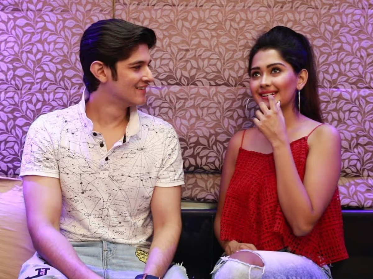 इन टीवी स्टार्स ने ऑनस्क्रीन निभाया भाई-बहन का किरदार, लेकिन रियल लाइफ में कर बैठे एक दूसरे से प्यार, नाम सुन हो जाएंगे हैरान - Photo Gallery