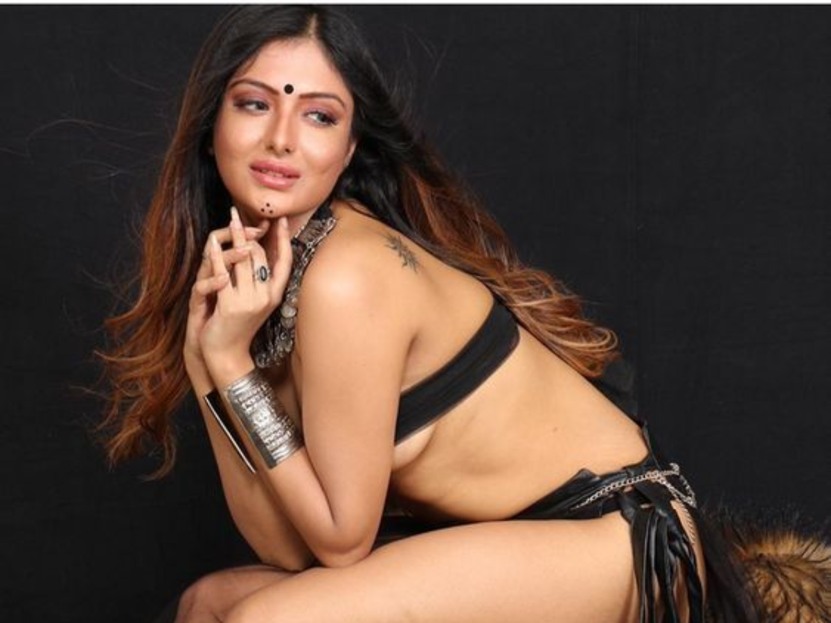 खुशी मुखर्जी ने करवाया बिना कपड़ो के बोल्ड फोटोशूट, देखकर आपकी आंखें भी रह जाएंगी फटी की फटी - Photo Gallery