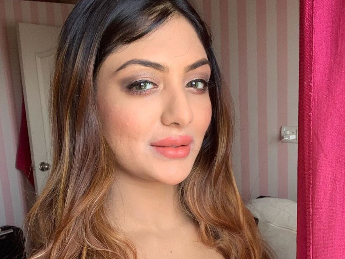 Khushi Mukherjees bold outfit created a ruckus - Photo Gallery