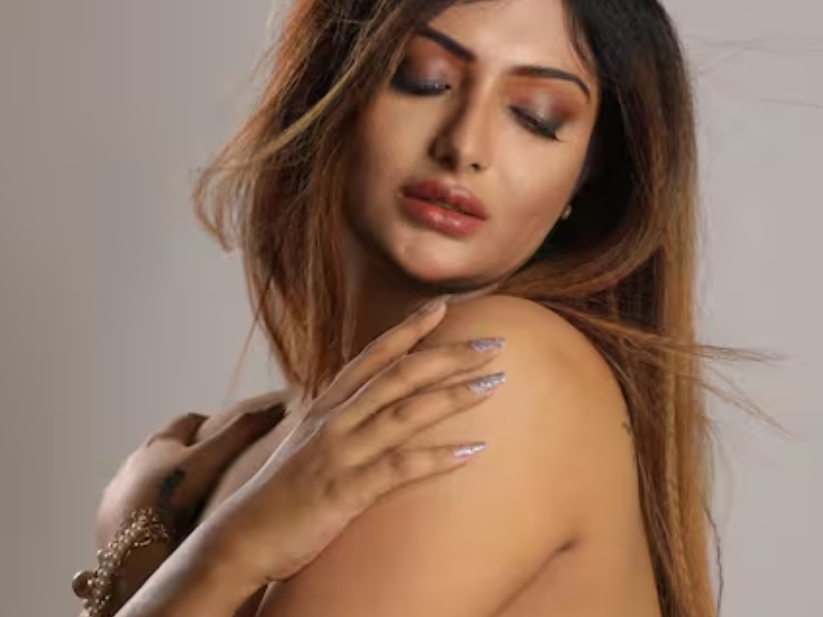 खुशी मुखर्जी ने अपनी बोल्डनेस और हॉटनेस से किया सभी को घायल - Photo Gallery