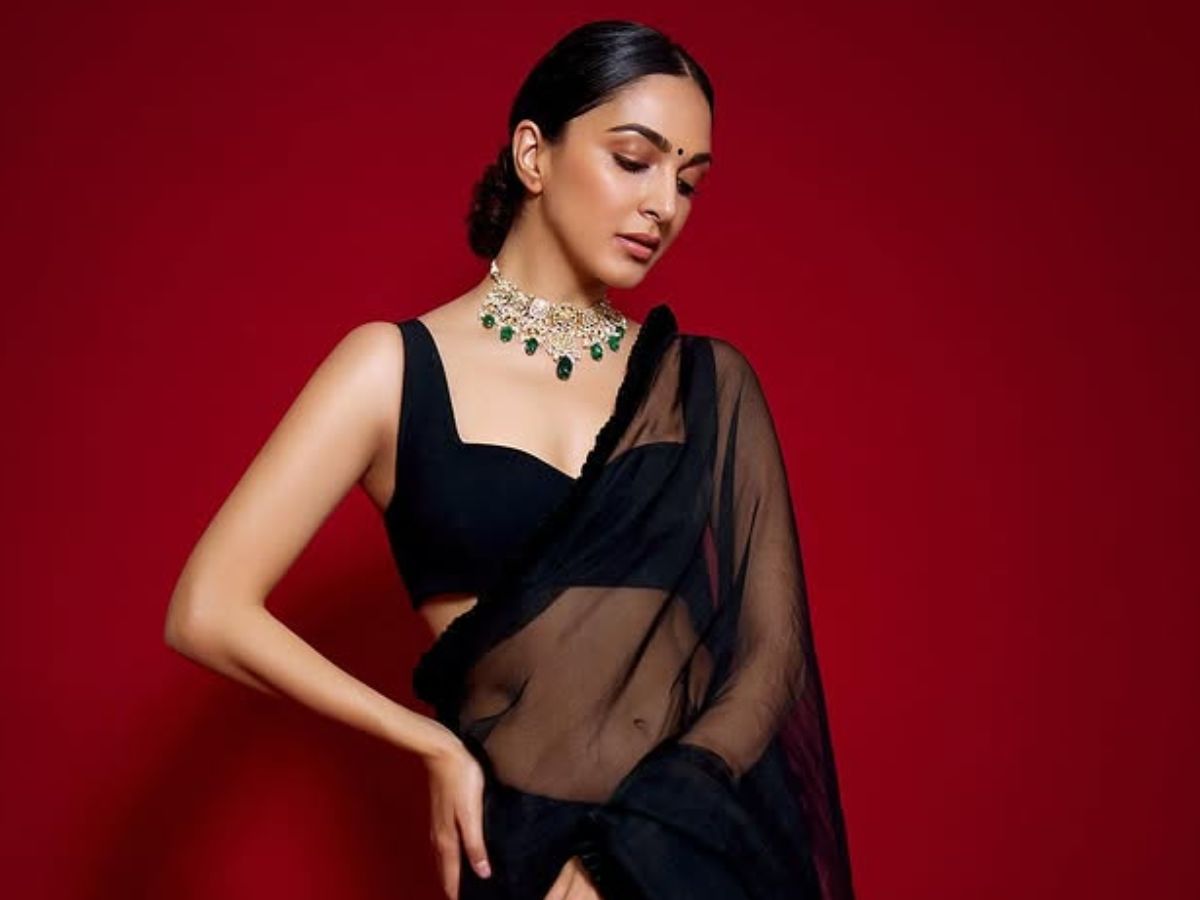 Kiara in black saree - Photo Gallery