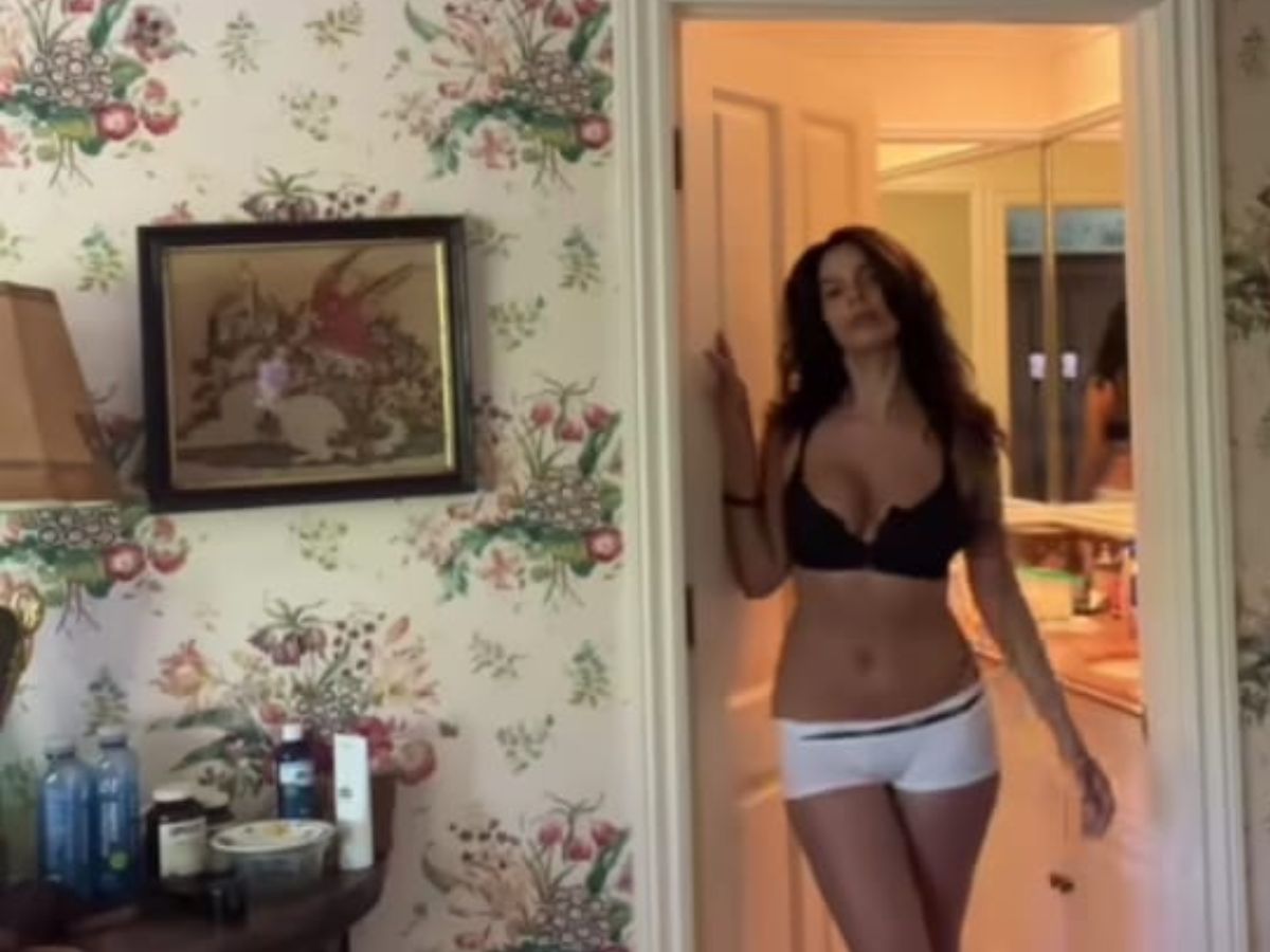 Mallik looking  glamorous in white shorts and black bralette - Photo Gallery