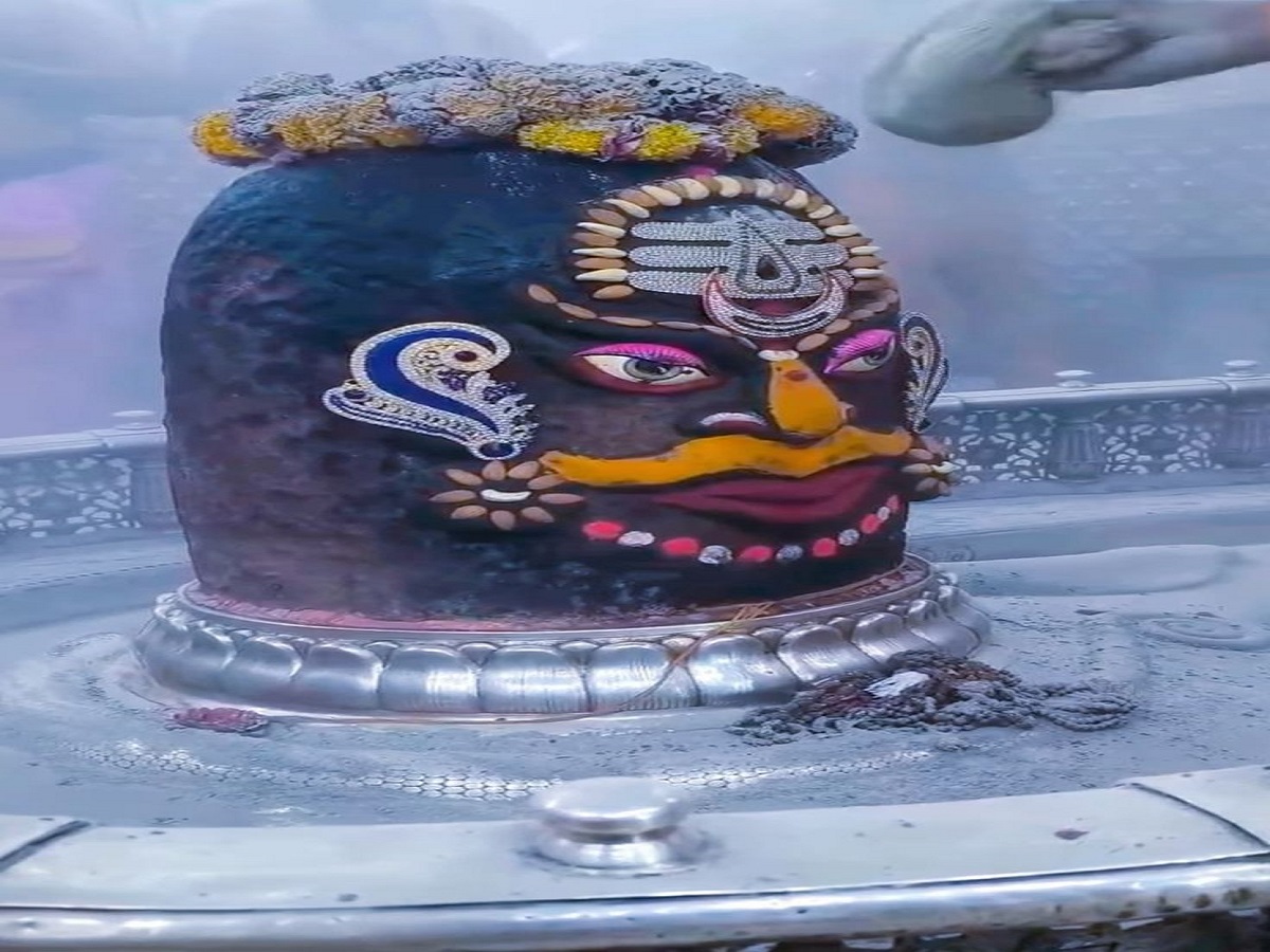 Mahakal Bhasma Aarti: “महाकाल की भस्म आरती में पहुंचे थें विराट कोहली और अनुष्का शर्मा, क्या अनुष्का ने देखी थी भस्म आरती ? जानिए आरती के समय महिलाओं के घूंघट करने की प्रथा को - Photo Gallery