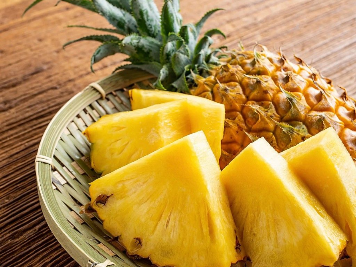 दुनियाभर के सबसे अधिक खाए जाने वाले स्वादिष्ट फल, जो आपके चेहरे को बनाए ग्लोइ और शरीर को बनाए फिट - Photo Gallery