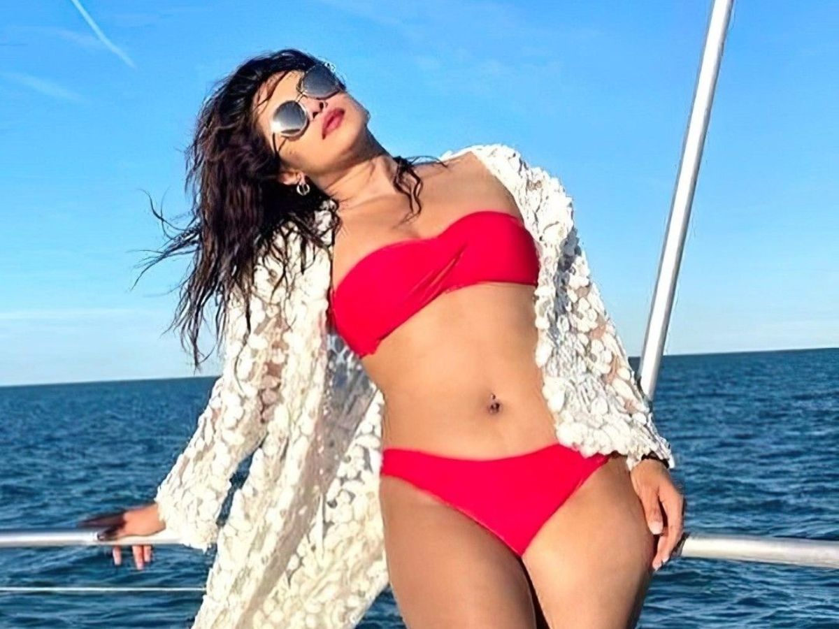 Priyanka chopra in red bikini - Photo Gallery
