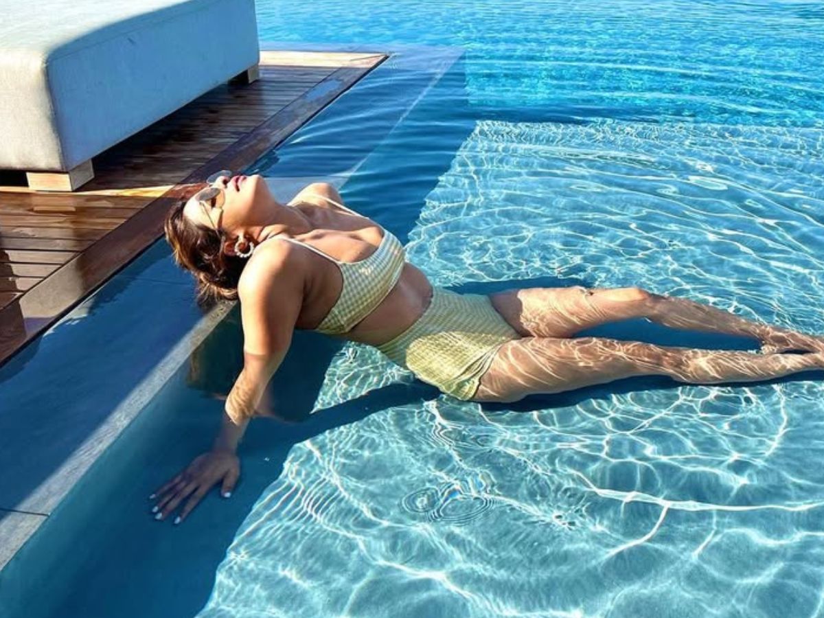 Priyanka Chopra wet look - Photo Gallery