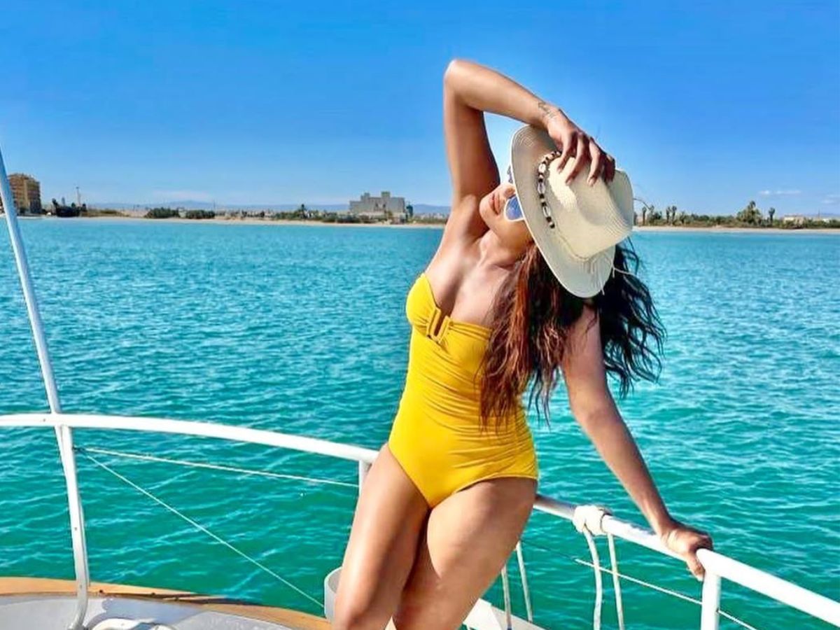 Priyanka sexy figure in yellow swimsuit - Photo Gallery