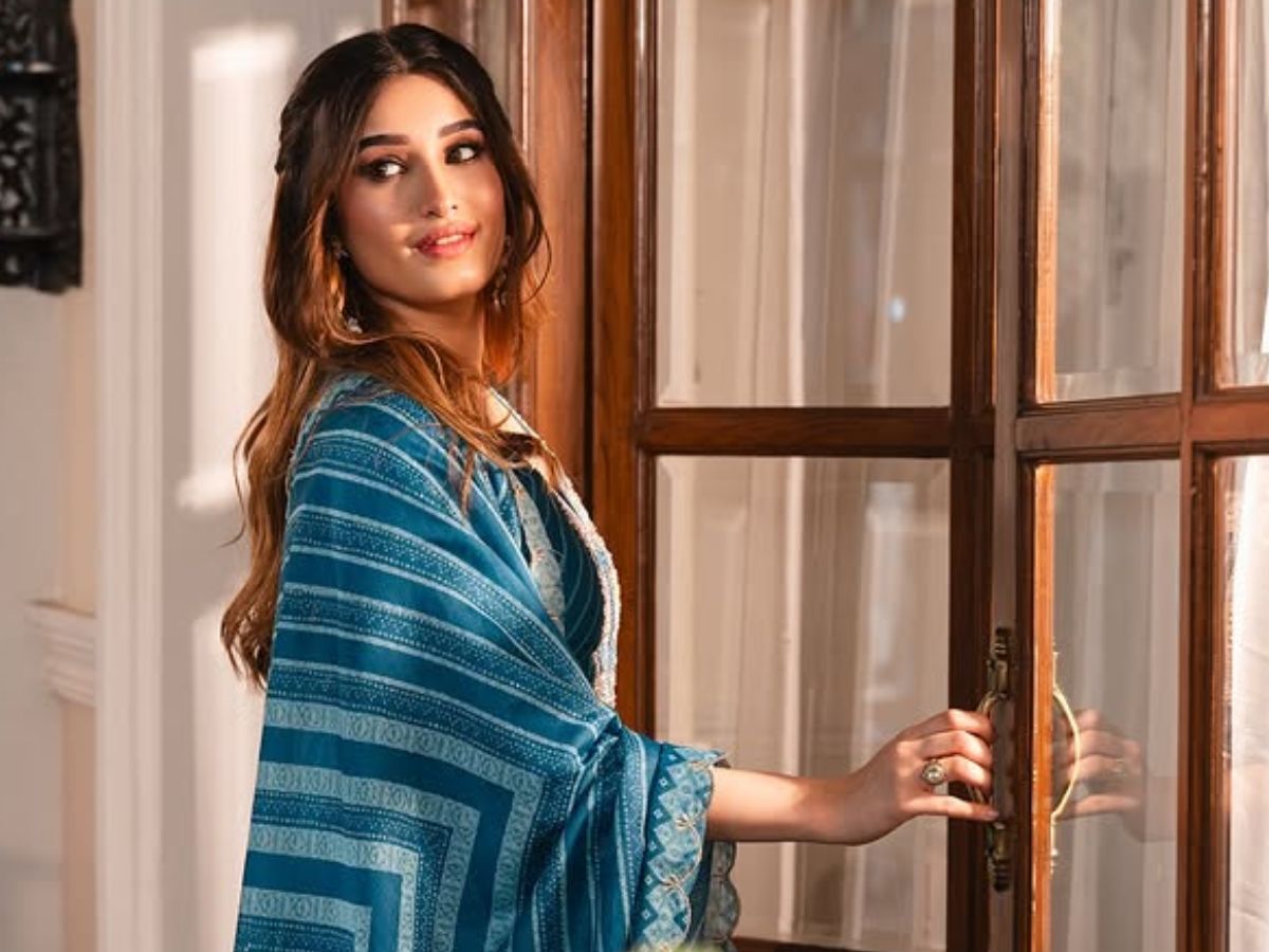 Rasha Thadani अपने हॉट लुक के साथ-साथ ट्रेडिशनल लुक से भी बनाती हैं सभी को अपना दीवाना - Photo Gallery