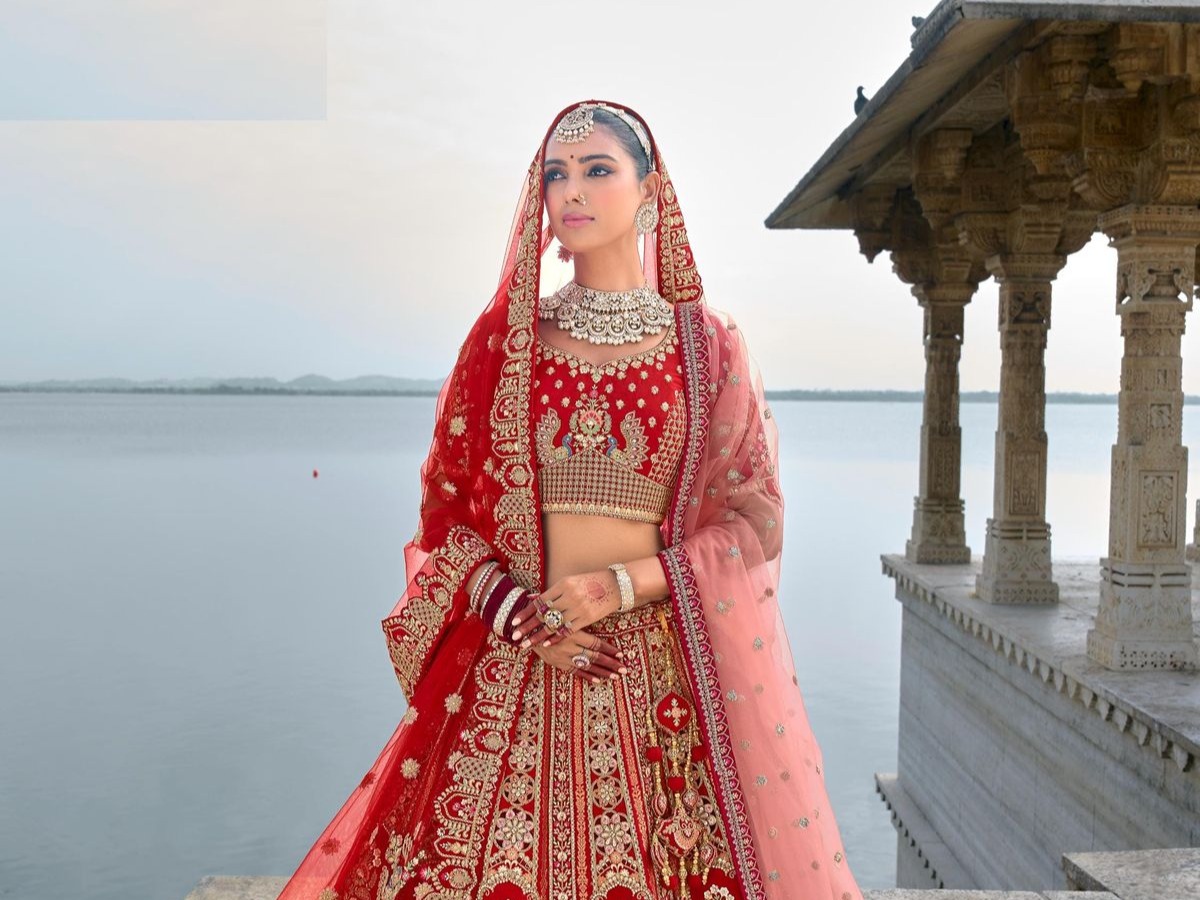 शादी के दिशादी के दिन लगना है सबसे हटकर, तो देंखे ट्रेंडी और Latest Bridal Lehenga Design, खूबसूरत लुक देख हर किसी की सांसे जायेंगी थम - Photo Gallery